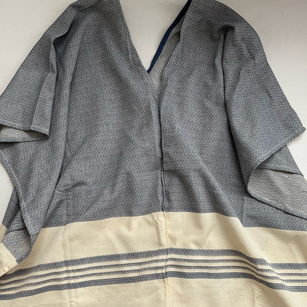 NWOT Tribe Alive Poncho